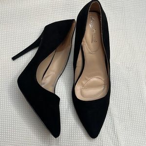 Black Pointy Toe Heels. Size 9 in Women